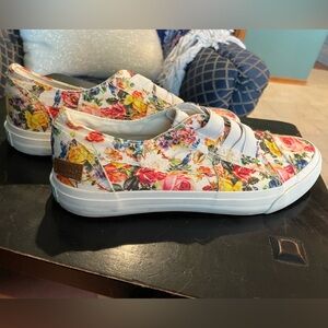 Blowfish floral canvas slip on tennis shoes size 9.5